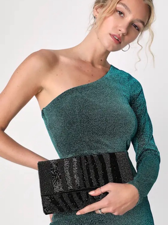 Lulus Handbags - Lulus Black Beaded Clutch